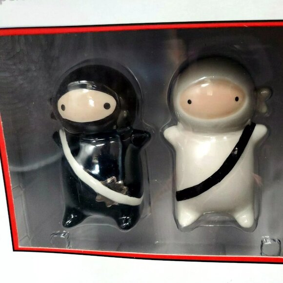 NINJA SALT AND PEPPER SHAKERS Set Ceramic Japanese Warriors Black White - Picture 7 of 12